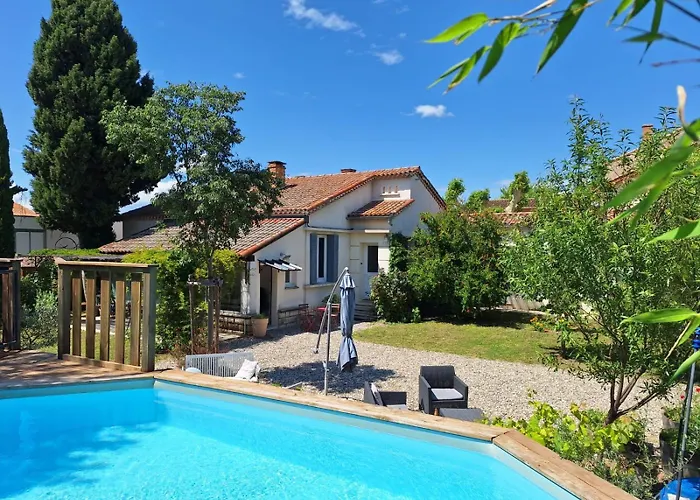 Maison Avec Piscine Dans Village Provencal.