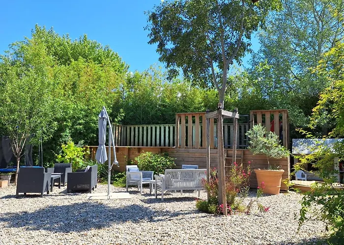 Maison Avec Piscine Dans Village Provencal.
