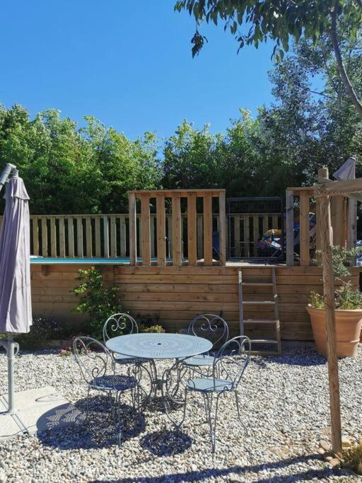 Maison Avec Piscine Dans Village Provencal. * Courthezon