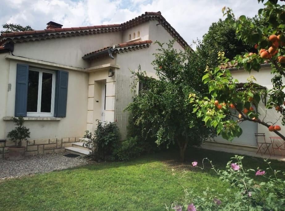 Maison Avec Piscine Dans Village Provencal. Holiday home *