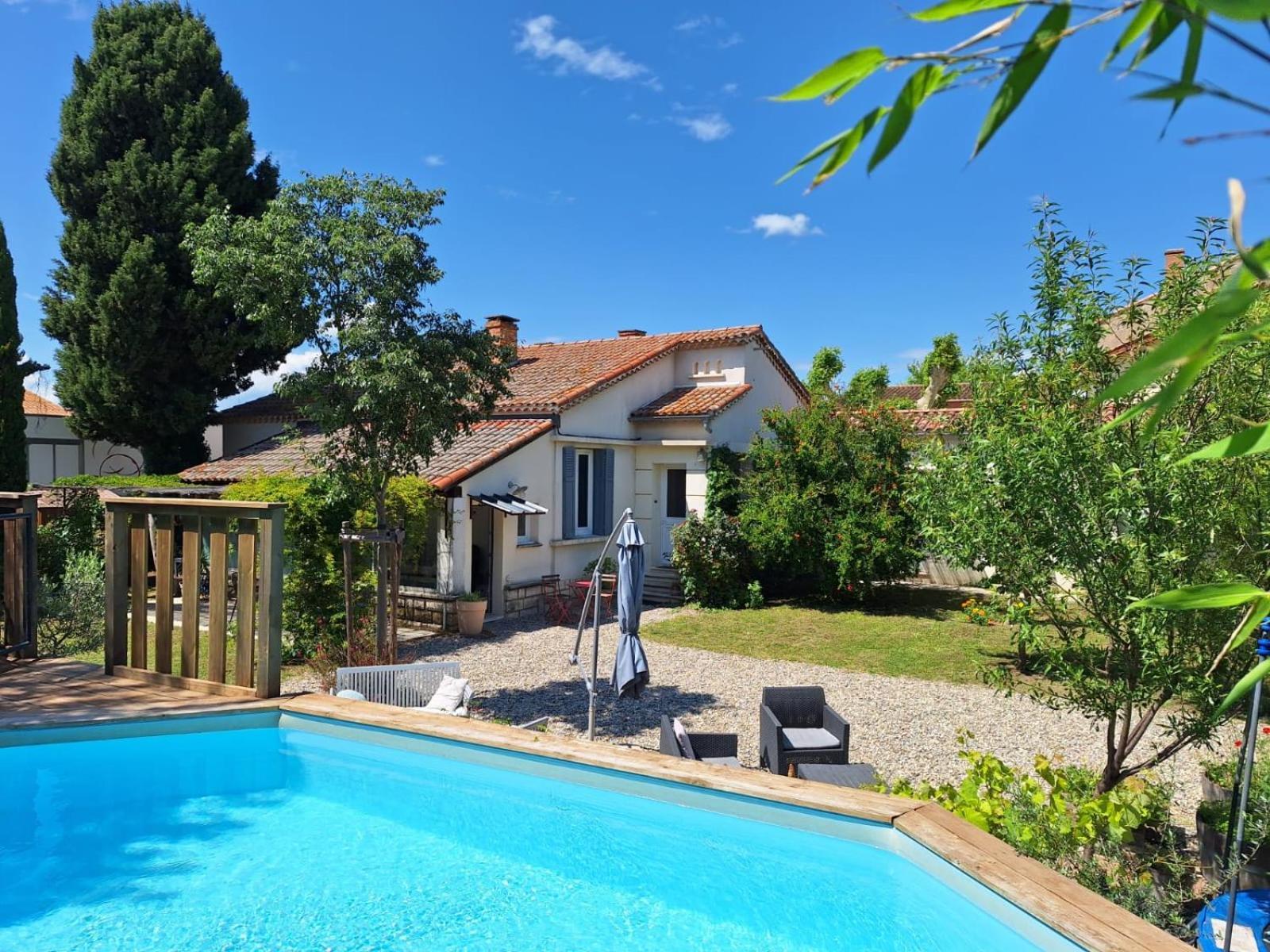 Maison Avec Piscine Dans Village Provencal. Holiday home *